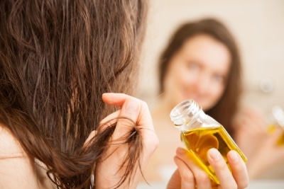 olej na vlasy hydratační